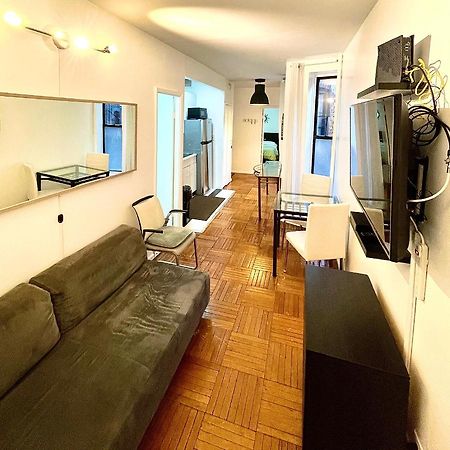 Stunning Two Bed Apt Hells Kitchen Apartment New York Exterior photo